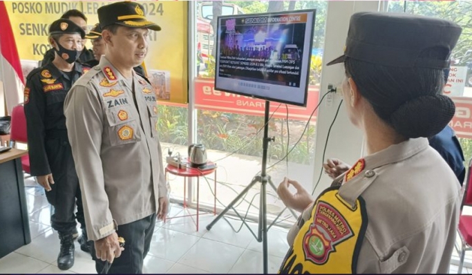 Kapolres Metro Tangerang Kota, Kombes Pol Zain Dwi Nugroho melakukan monitoring Pospam dan Posyan Operasi Ketupat 2024. (Foto: PMJ News)