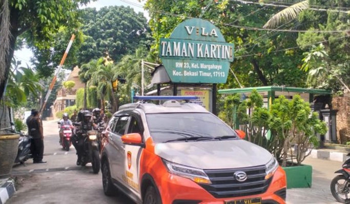 Tim Patroli Perintis Presisi Polres Metro Bekasi Kota melaksanakan patroli pengecekan rumah kosong yang ditinggal rumah pemiliknya. (Foto: PMJ News)