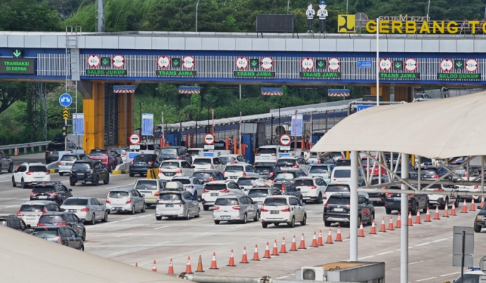 Ribuan kendaraan memasuki ruas tol. (Foto: PMJ News/Dok Kemenhub)