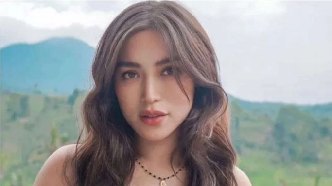 Artis Jessica Iskandar yang menjadi korban penipuan Christopher. (Foto: PMJ/Instagram).