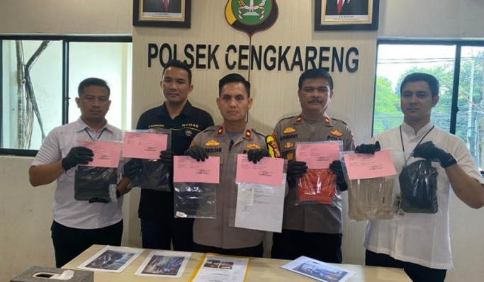 Polsek Cengkareng mengamankan pelaku pemerasan terhadap sejumlah gerai minimarket. (Foto: PMJ News)