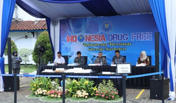 BNN memusnahkan sembilan kilogram narkotika jenis ganja, sabu, dan ekstasi. (Foto: PMJ News/Instagram @infobnn_ri)