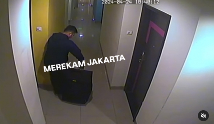 Rekaman CCTV pelaku pembunuhan wanita yang mayatnya ditemukan dalam koper di Bekasi. (Foto: PMJ News/Instagram @merekamjakarta)