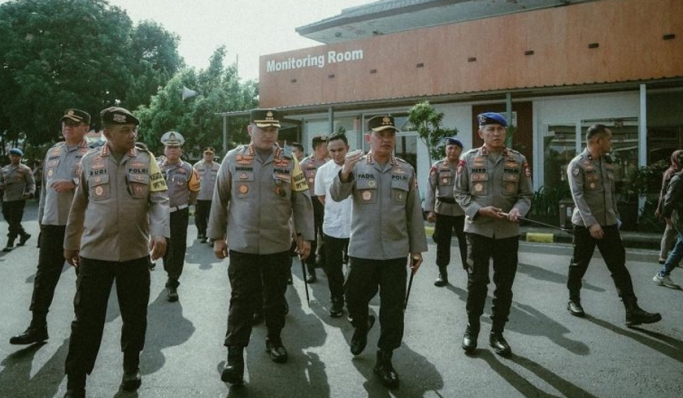 Kabaharkam Polri meninjau pengamanan akses masuk ke Bali melalui Pelabuhan Ketapang untuk memastikan keamanan World Water Forum. (Foto: PMJ News)