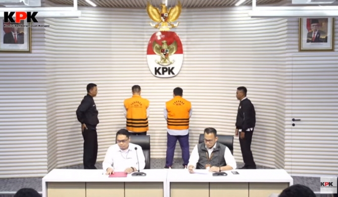 KPK resmi melakukan penahanan dua tersangka di korupsi proyek pengadaan subkontraktor fiktif PT Amarta Karya. (Foto: PMJ News/YouTube KPK RI)