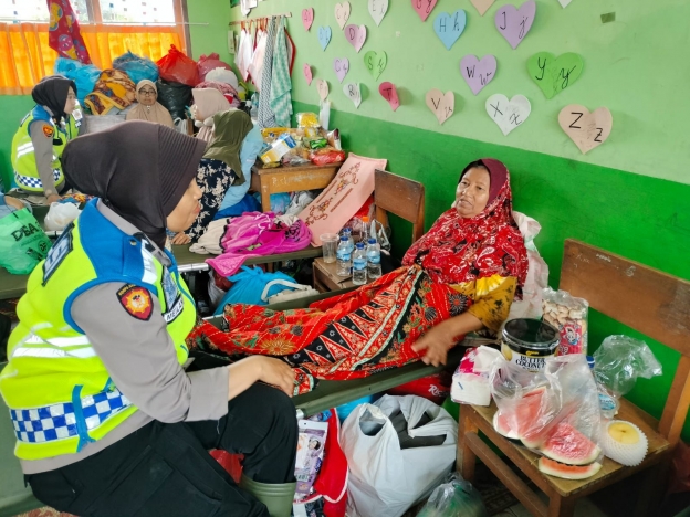 Polri Kerahkan Tim SSDM ke Sumbar, Bantu Pemulihan Korban Banjir Bandang. (Foto: PMJ/Ist).