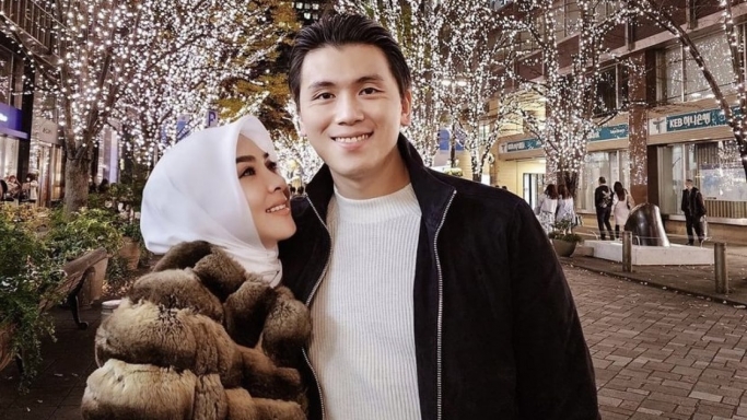 Syahrini dan Reino Barack selalu mesra. (Foto: PMJ/Instagram).