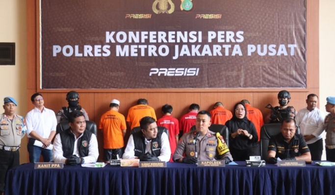 Polres Metro Jakarta Pusat menggelar rilis pengungkapan kasus pencabulan anak dan penjambretan. (Foto: PMJ News)
