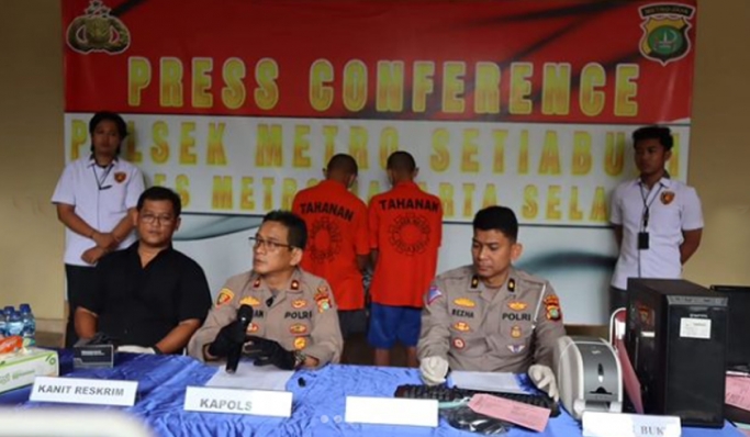 Polsek Metro Setiabudi menangkap dua pelaku pemalsuan dokumen seperti SIM, KTP, hingga ijazah. (Foto: PMJ News)