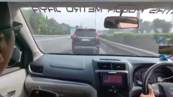 Pajero ugal-ugalan pelat palsu di Tol. (Foto: PMJ/Dok TMC Polda Metro).