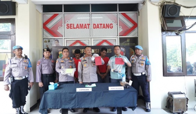Polsek Koja menangkap pengedar narkoba jenis sabu. (Foto: PMJ News).