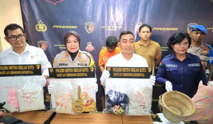 Polres Metro Bekasi Kota menggelar rilis pengungkapan kasus pencabulan dan pembunuhan bocah perempuan. (Foto: PMJ News)