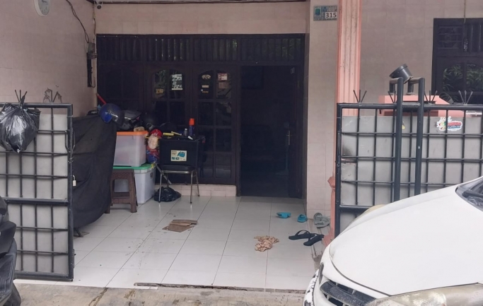 Rumah Mama Westi korban curanmor di Bekasi Barat, Pagar Dirusak. (Foto: PMJ/Ist).