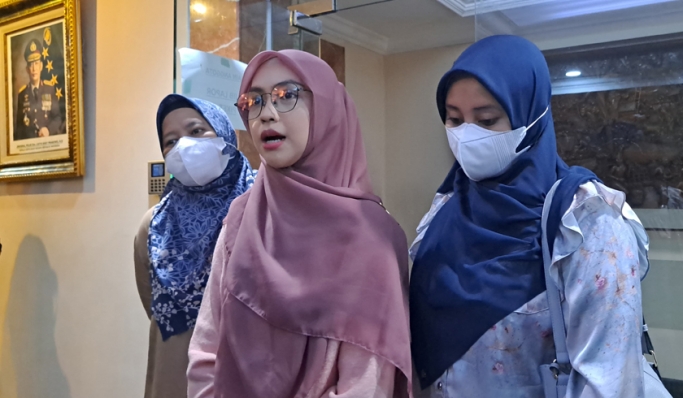 YouTuber Ria Ricis menyambangi Polda Metro Jaya. (Foto: PMJ News/Fajar)
