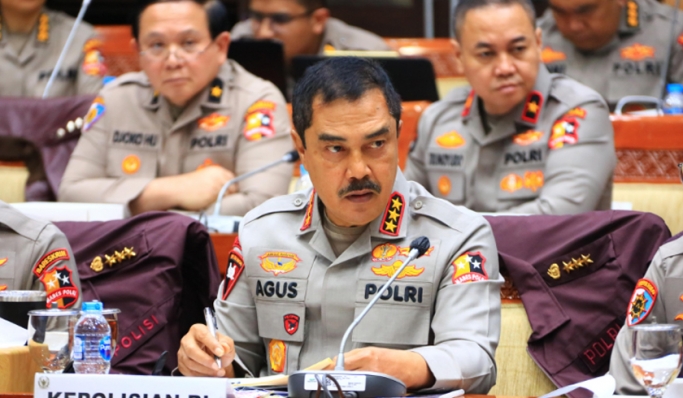 Wakapolri Komjen Pol Agus Andrianto saat rapat bersama DPR RI. (Foto: PMJ News)