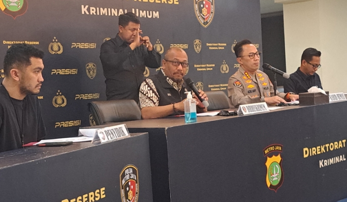 Dirreskrimum Polda Metro Jaya, Kombes Pol Wira Satya Triputra saat konferensi pers. (Foto: PMJ News/Fajar)