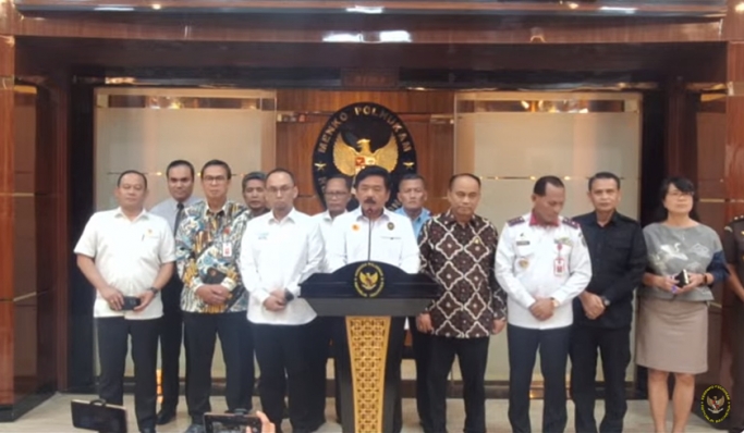 Menko Polhukam Hadi Tjahjanto saat memberikan keterangan pers. (Foto: PMJ News/YouTube Kemenko Polhukam)