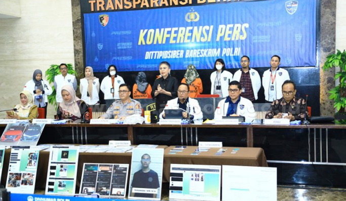 Dittipidsiber Bareskrim Polri membongkar tindak pidana kasus dugaan ekploitasi seksual terhadap anak. (Foto: PMJ News)