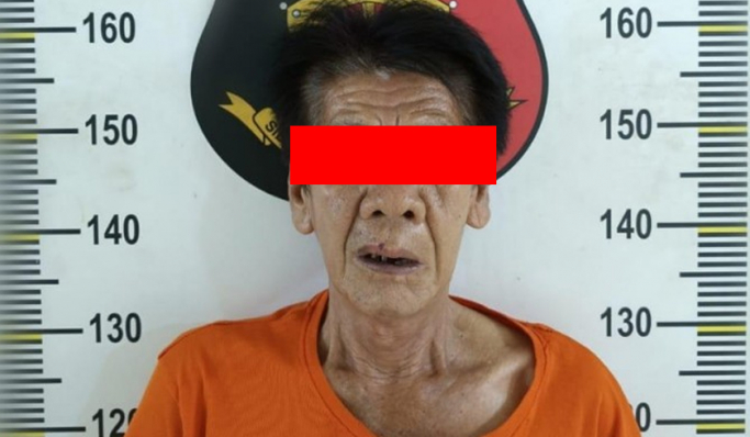 Polisi mengamankan seorang kakek berinisial AI (60) yang diamankan dan diikat warga setelah kepergok hendak mencuri. (Foto: PMJ News/Dok Polsek Kalideres)
