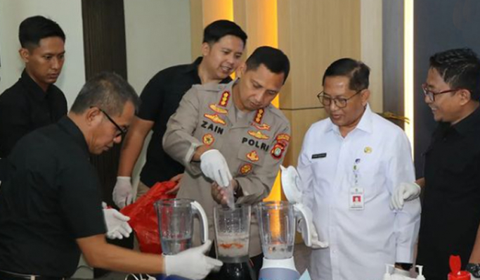 Polres Metro Tangerang Kota memusnahkan narkotika jenis sabu dan ribuan butir pil exstasi. (Foto: PMJ News)