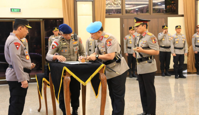 Kapolri Jenderal Listyo Sigit Prabowo memimpin upacara kenaikan pangkat dan Sertijab sejumlah Perwira Tinggi. (Foto: PMJ News)