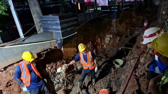 PGN gerak cepat atasi pipa gas bocor di depan Kemenkes. (Foto: PMJ/Dok PGN).