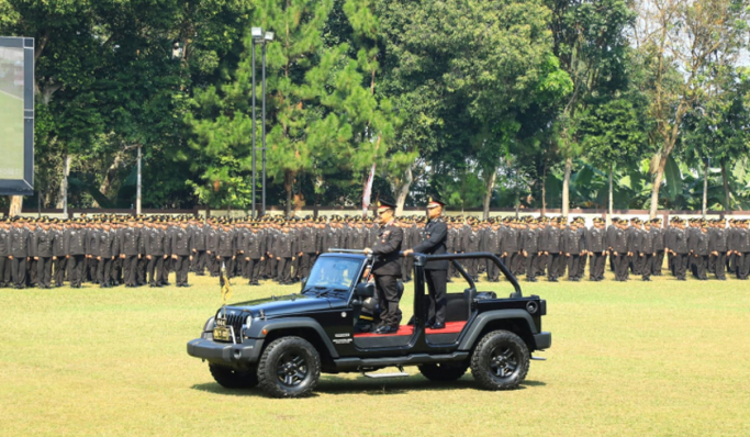 Wakapolri Komjen Pol Agus Andrianto menghadiri pelantikan 1.999 perwira Polri Sekolah Inspektur Polisi Resimen Laksamana Satya Prakasa angkatan 53 Tahun 2024. (Foto: PMJ News)