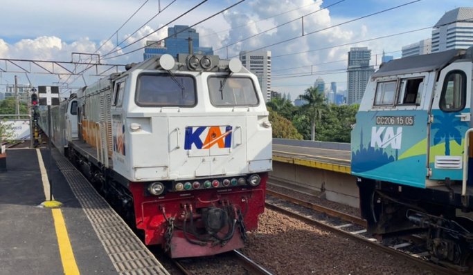 Kereta Api Jarak Jauh keberangkatan Stasiun Gambir. (Foto: PMJ News)