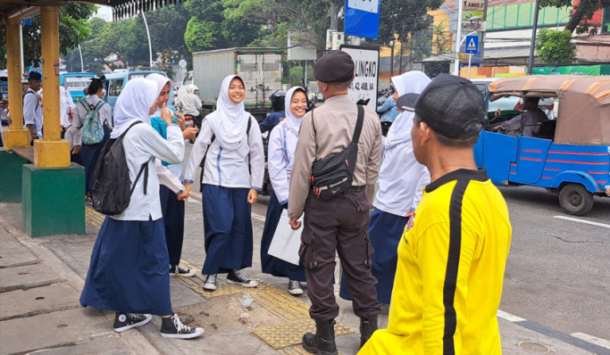 Pelajar SMP saat pulang dari sekolahnya. (Foto: PMJ News/Humas Polsek Jatinegara)