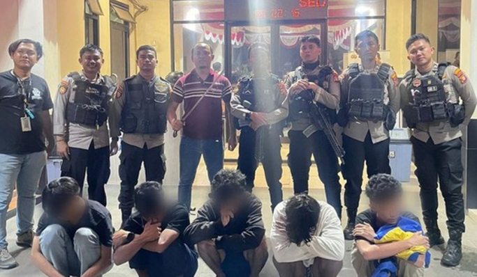 Tim Patroli Perintis Presisi Polres Metro Jakarta Barat menangkap tujuh remaja yang diduga akan melakukan aksi tawuran. (Foto: PMJ News/Istimewa)