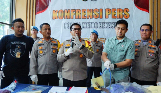 Polres Metro Bekasi menggelar rilis penangkapan pelaku tawuran yang menewaskan seorang remana. (Foto: PMJ News)
