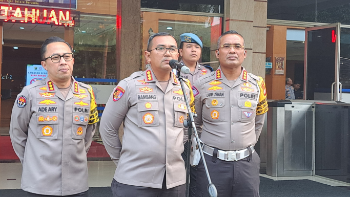 Kabid Propam Polda Metro Jaya, Kombes Pol Bambang Satriawan saat memberikan keterangan pers. (Foto: PMJ News/Fajar)