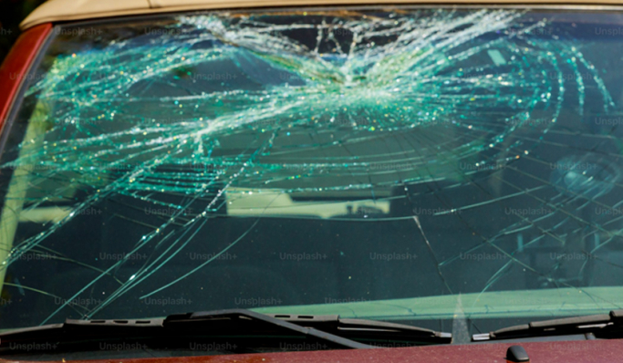 Ilustrasi mobil yang mengalami kecelakaan. (Foto: PMJ News/Unsplash)