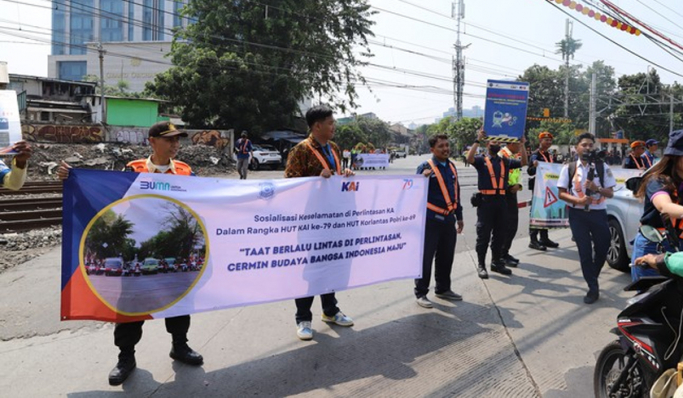 PT KAI bekerjasama dengan Korlantas Polri menggelar Sosialisasi Keselamatan di Perlintasan. (Foto: PMJ News/Dok KAI)
