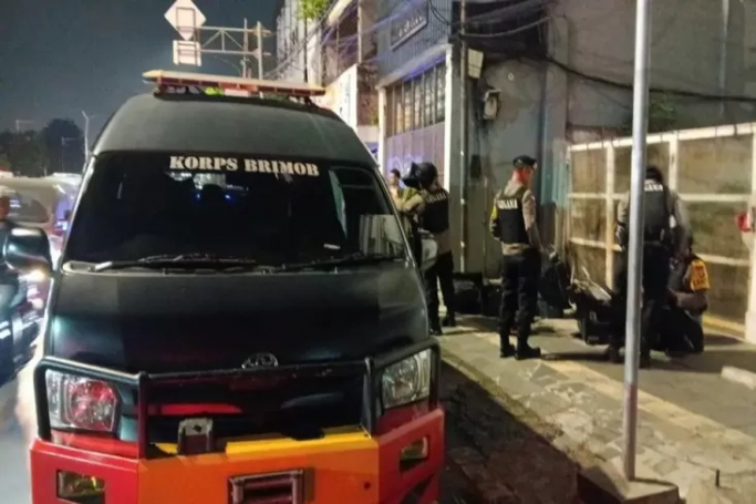 Polisi temukan koper diduga bom. (Foto: PMJ/Ist).