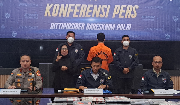 Dittipidsiber Bareskrim Polri menggelar rilis pengungkapan dugaan ilegal akses dan menyebarkan data BKN. (Foto: PMJ News/Fajar)