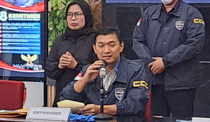 Dirtipidsiber Bareskrim Polri, Brigjen Pol Himawan Bayu Aji saat konferensi pers. (Foto: PMJ News/Fajar)