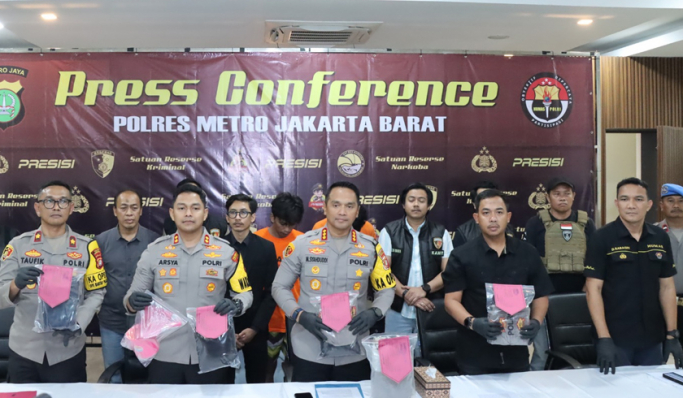 Kapolres Metro Jakarta Barat, Kombes Pol M Syahduddi saat konferensi pers. (Foto: PMJ News/Fajar)