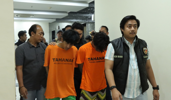 Polisi menangkap tiga pelaku penyiraman air keras terhadap dua anggota Tim Patroli Perintis Presisi Polda Metro Jaya. (Foto: PMJ News)