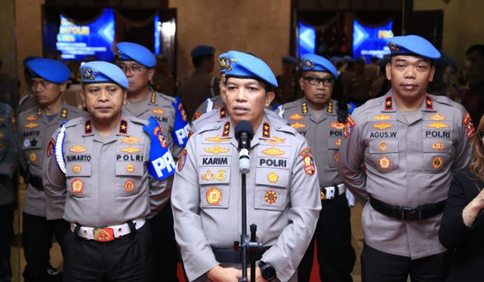 Kadiv Propam Polri, Irjen Pol Abdul Karim saat memberikan keterangan pers. (Foto: PMJ News)