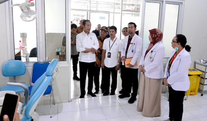 Presiden Jokowi meninjau RSUD dr. Abdul Rivai, Kabupaten Berau, Kalimantan Timur. (Foto: PMJ News/BPMI Setpres)