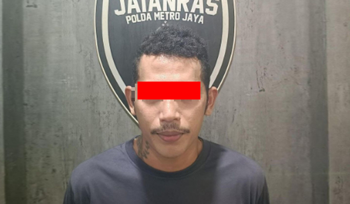 Polisi kembali mengamankan satu pelaku pembubaran acara diskusi di Hotel Grand Kemang, Jakarta Selatan. (Foto: PMJ News/Istimewa)