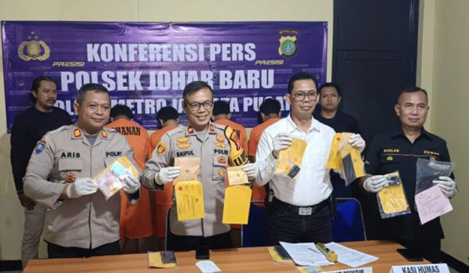 Polsek Johar Baru menggelar rilis pengungkapan kasus peredaran narkoba di wilayah hukumnya. (Foto: PMJ News)