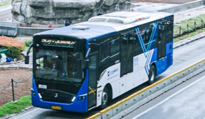 Pemprov DKI Jakarta menerapkan tarif khusus untuk Transjakarta, MRT Jakarta, dan LRT Jakarta dalam rangka HUT ke-79 TNI. (Foto: PMJ News/Dok Transjakarta)