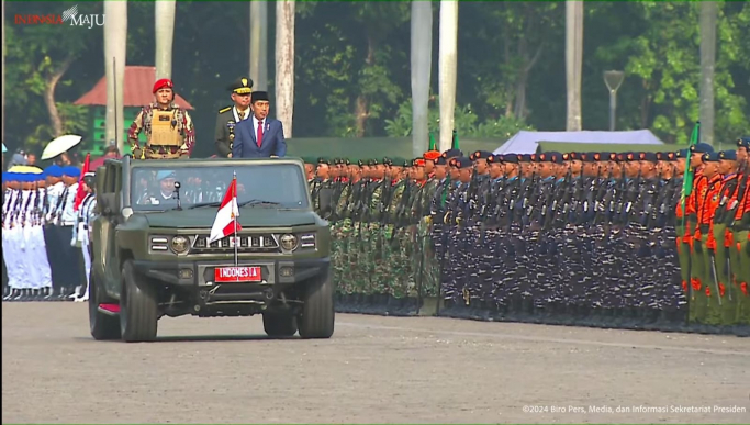 Presiden Jokowi menghadiri pelaksanaan upacara dan menjadi pemimpin HUT ke-79 TNI di Monas. (Foto: PMJ News/YouTube Setpres)