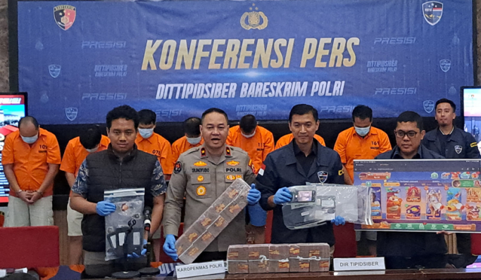 Bareskrim Polri menggelar rilis pengungkapan kasus judi online yang dikendalikan WN China. (Foto: PMJ News/Fajar)