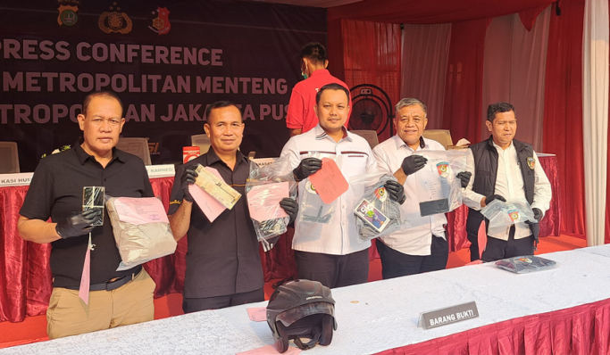 Polres Metro Jakarta Pusat menggelar rilis pengungkapan kasus begal motor. (Foto: PMJ News/Fajar)