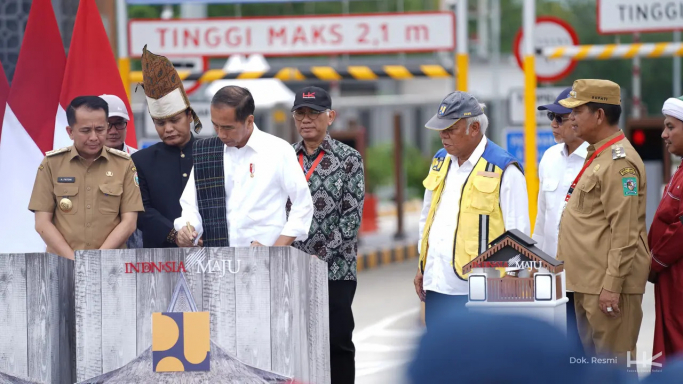 Presiden Jokowi akan masukin masa pensiun. (Foto: PMJ/dok Hutama Karya).
