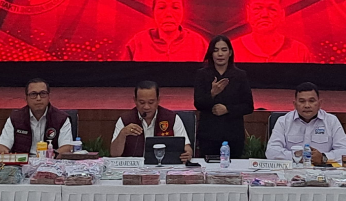 Wakabareskrim Polri, Irjen Pol Asep Edi Suheri saat konferensi pers. (Foto: PMJ News/Fajar)