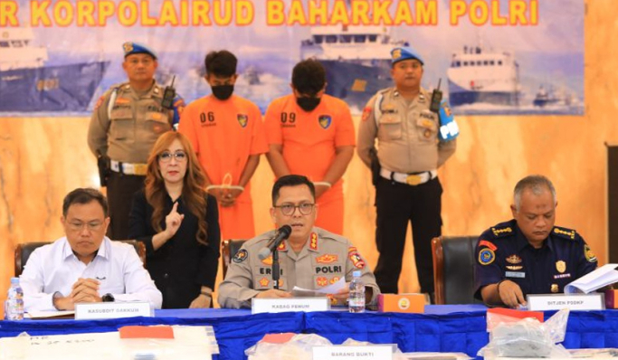 Ditpolair Korpolairud Baharkam Polri mengungkap kasus perdagangan ilegal ratusan ribu benih bening lobster. (Foto: PMJ News)